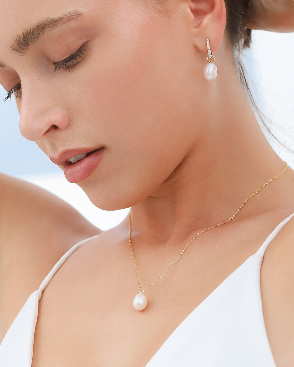 Large Pearl Pendant Necklace in 18k Gold Vermeil