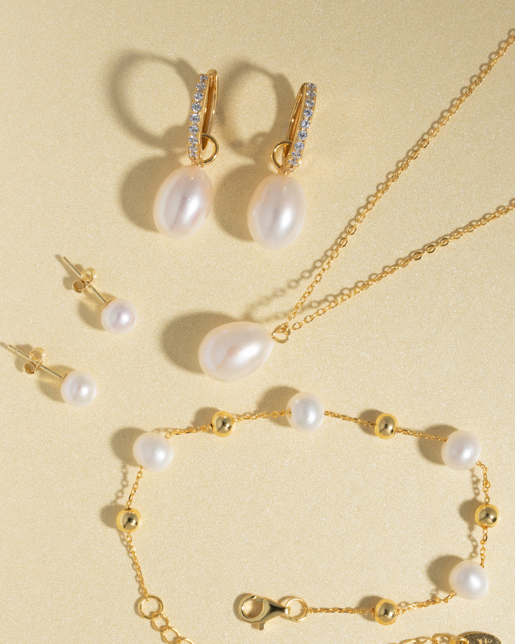 Large Pearl Pendant Necklace in 18k Gold Vermeil