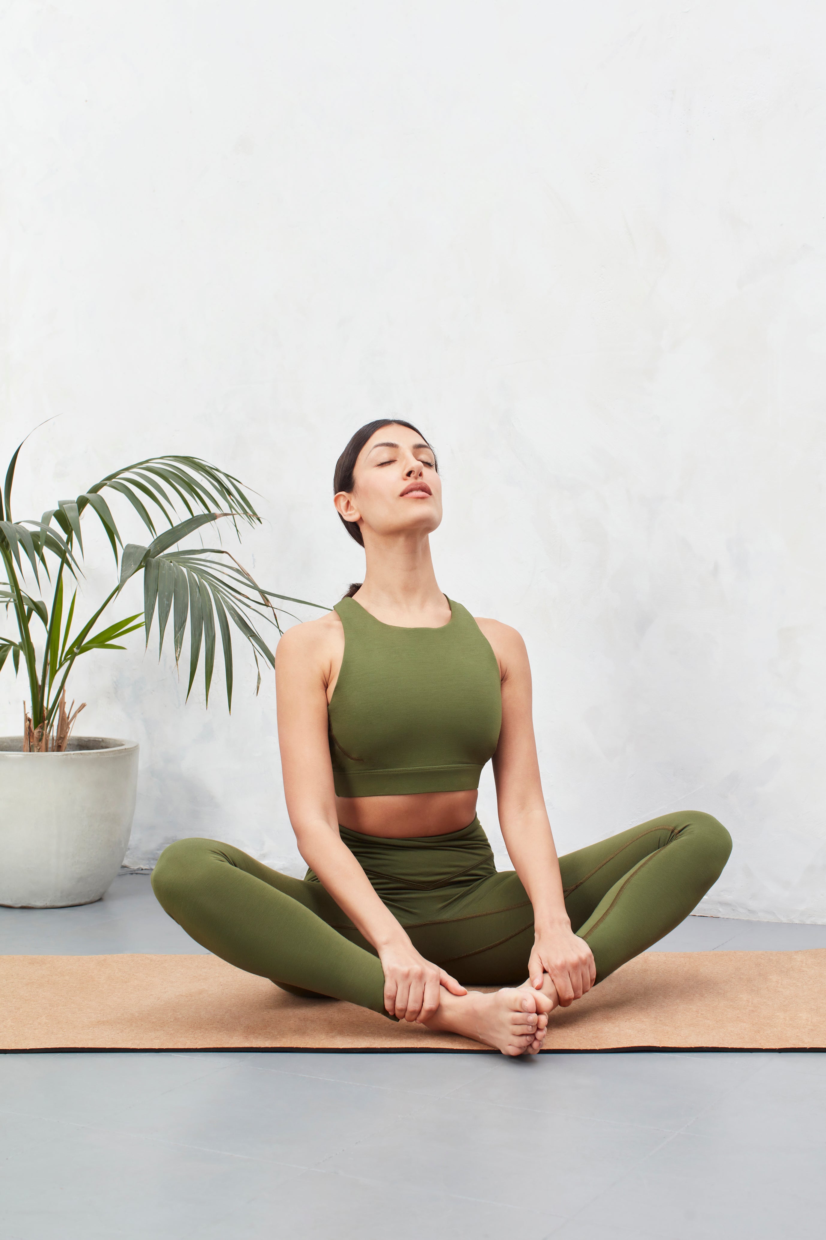 High Neck Sports Bra - Earth Khaki