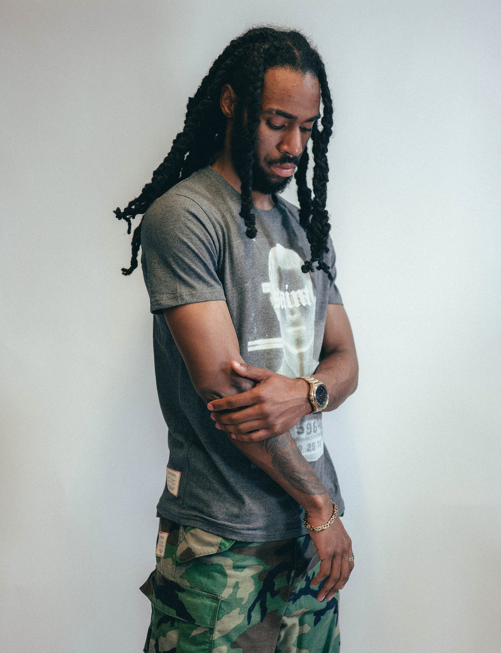 'Saint' T-Shirt in Grey