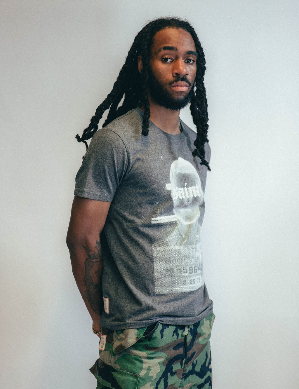 'Saint' T-Shirt in Grey