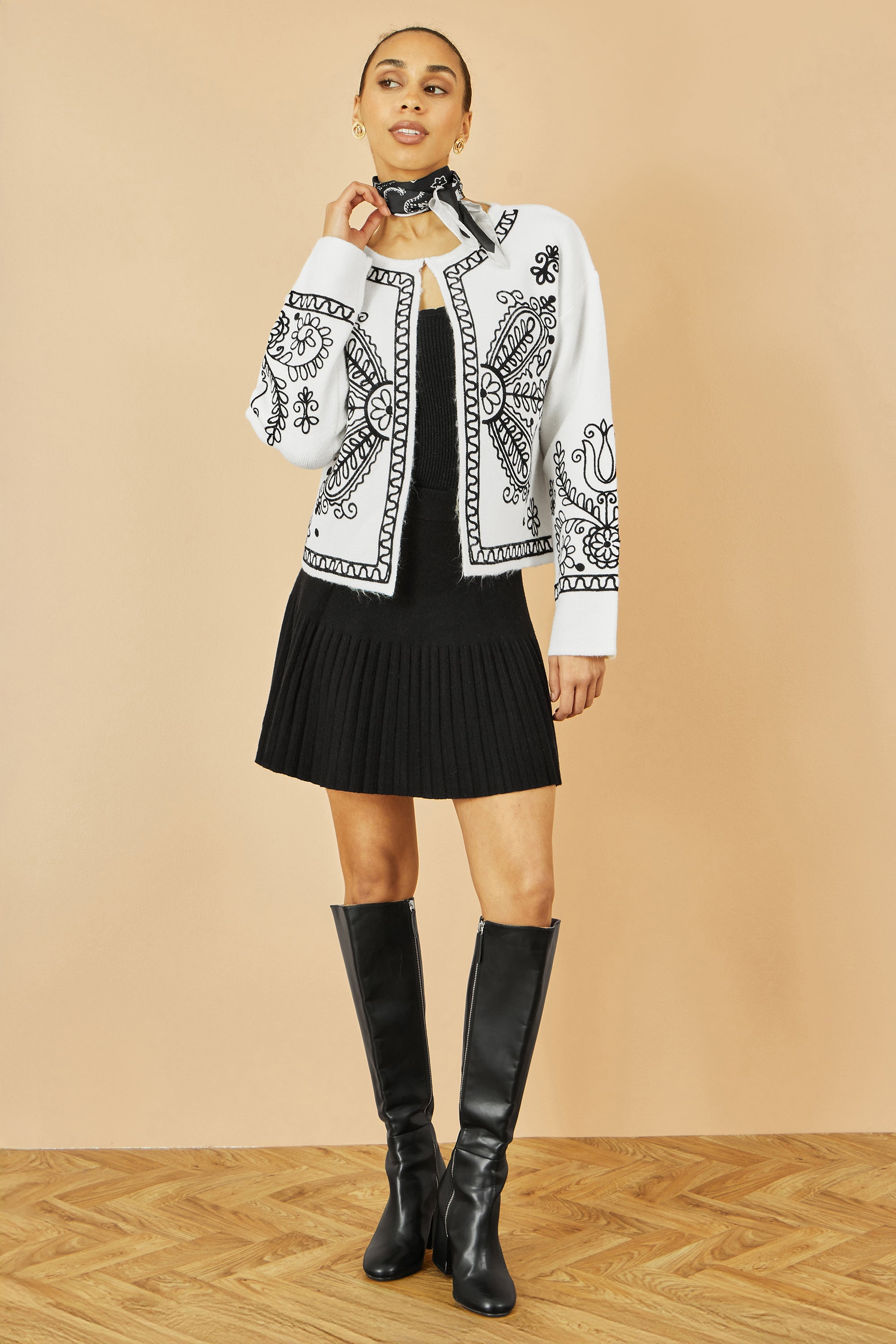 Yumi Black Knitted Pleated Mini Skirt