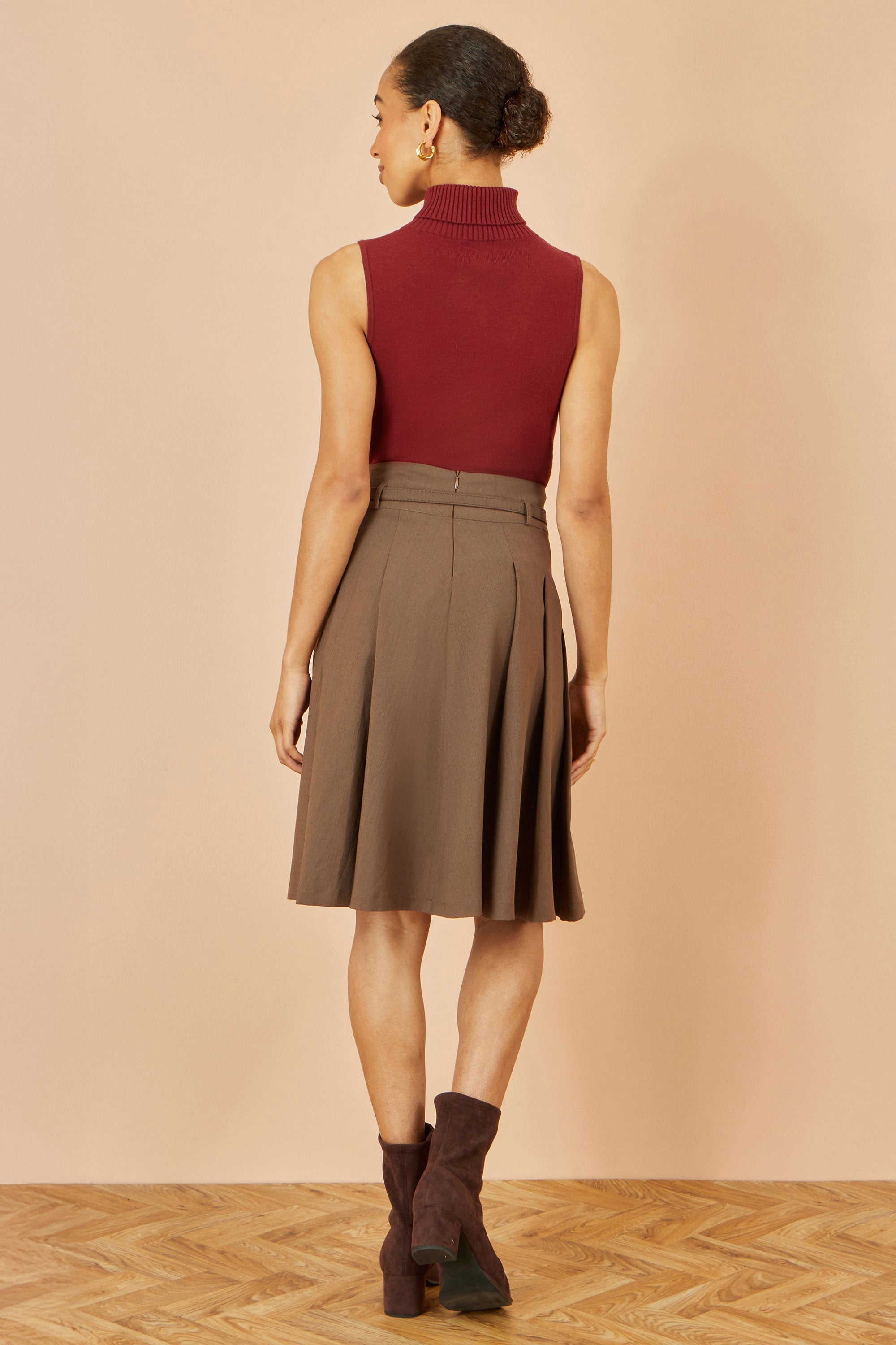 Yumi Brown Pleated Midi Skirt With Matching Belt