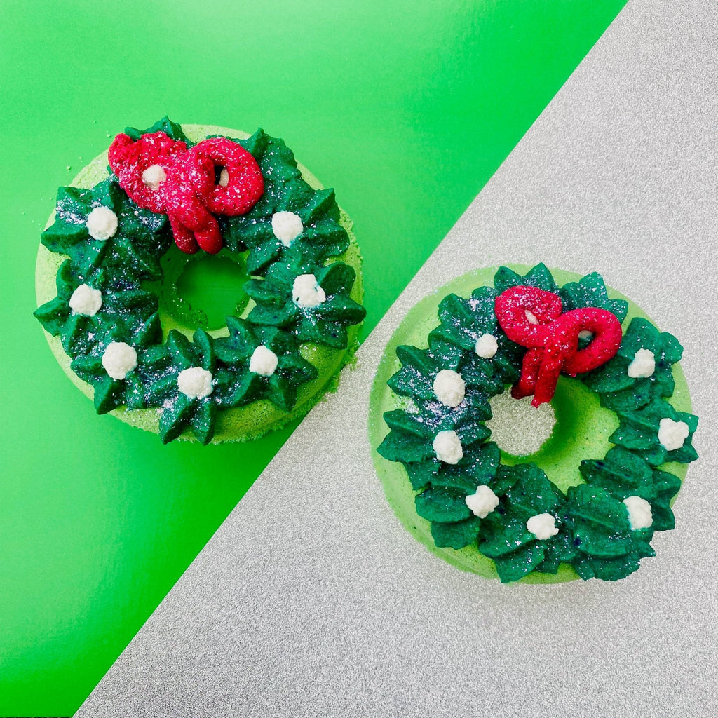 Christmas Wreath Topped Bath Bomb