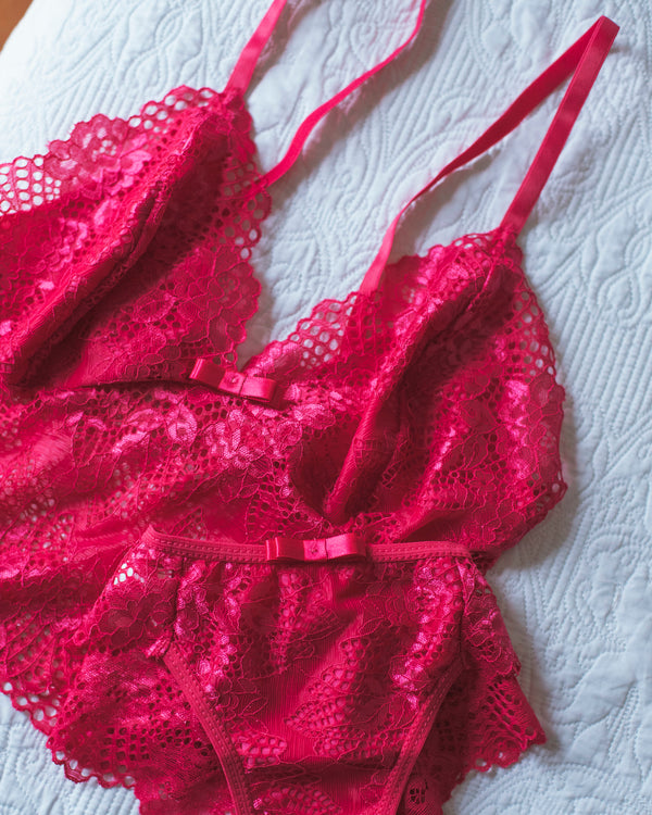 Queen Anne's Lace Women's Red Lingerie Set